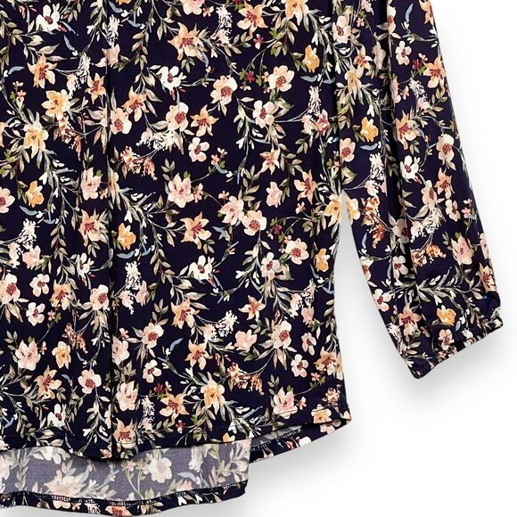 Two by Vince Camuto Blouse Women Size M Floral Multicolor Curved Hem V-neck‎ - Picture 4 of 15